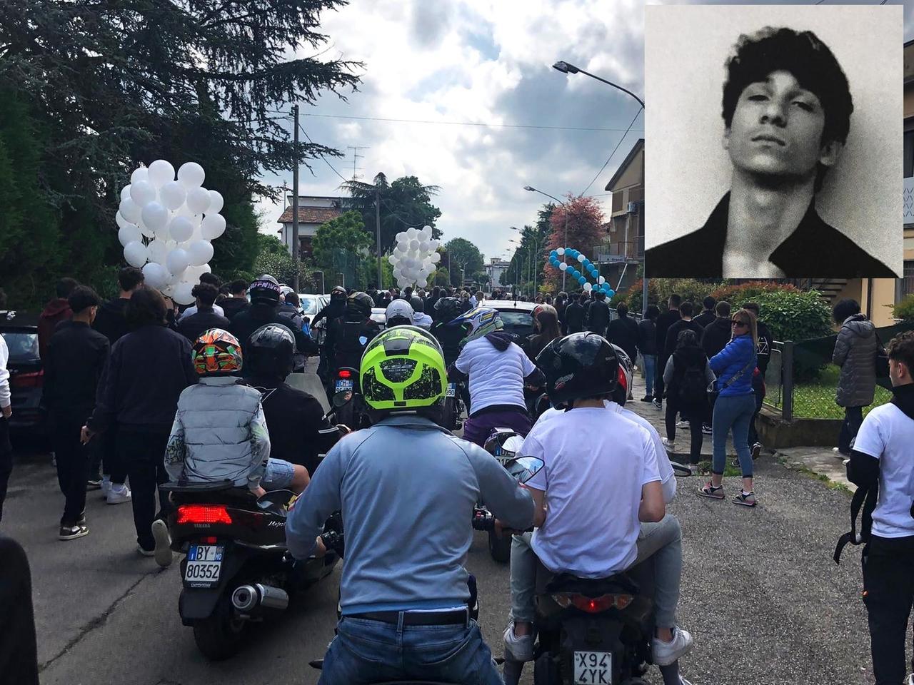Finale, il rombo delle moto per l'addio a Giuseppe Carrino: «Ti ameremo fino sopra il cielo»