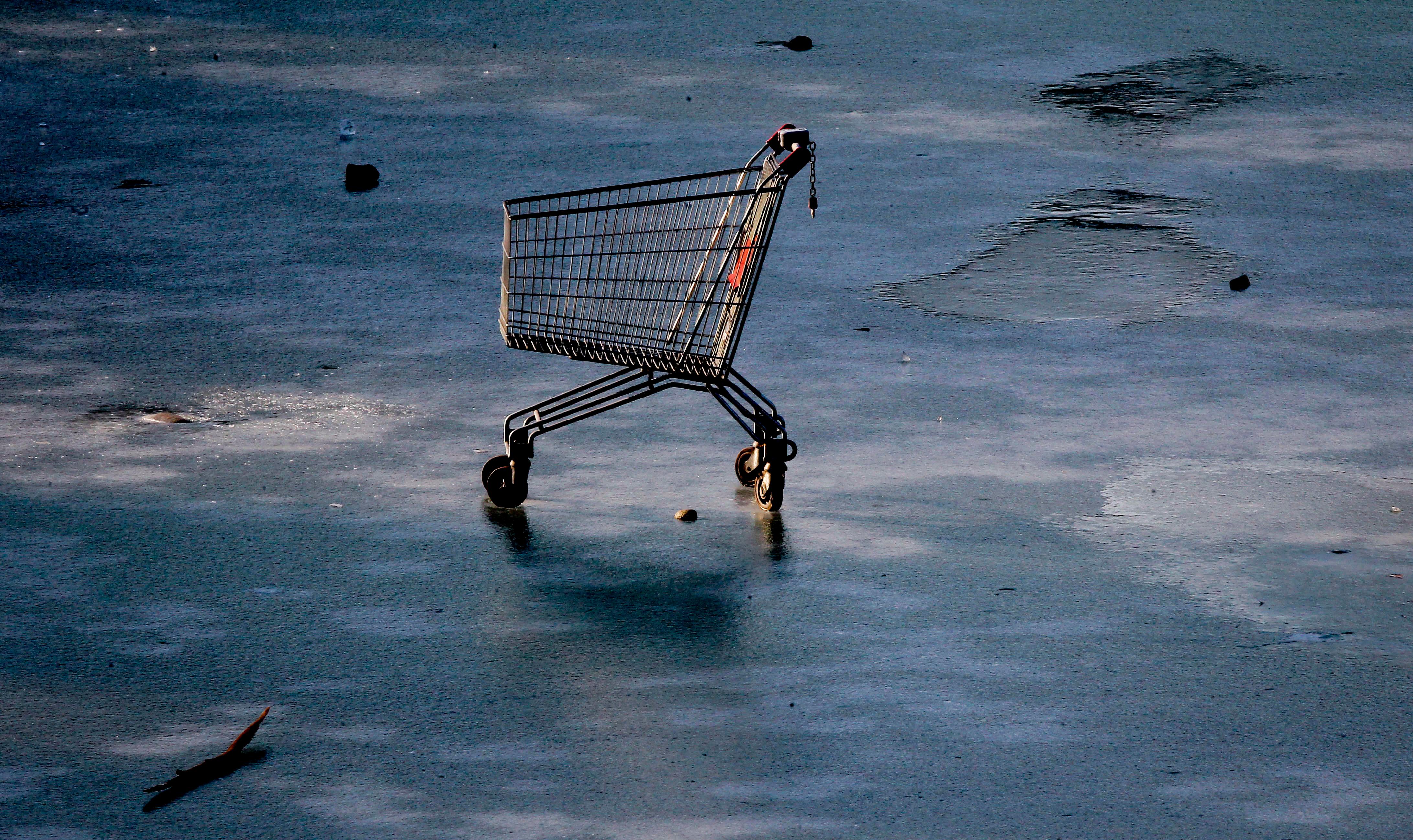 Economia, manca la fiducia e così cambia anche il modo di fare la spesa quotidiana 