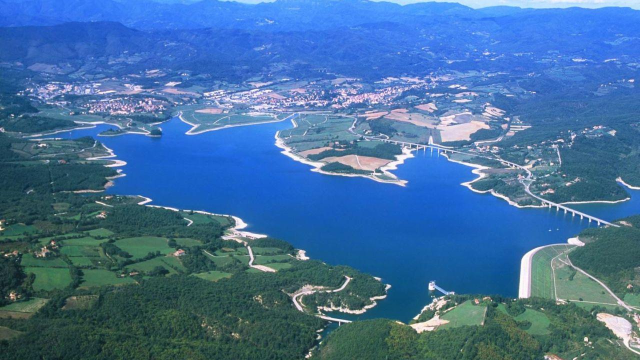 Lago di Bilancino, c’è un’altra riva dove si potrà fare il bagno quest’estate