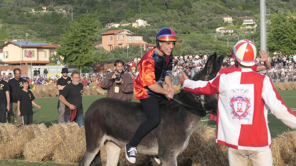 È l’anno del Ponte: (ri)vince anche  il Palio dei Micci