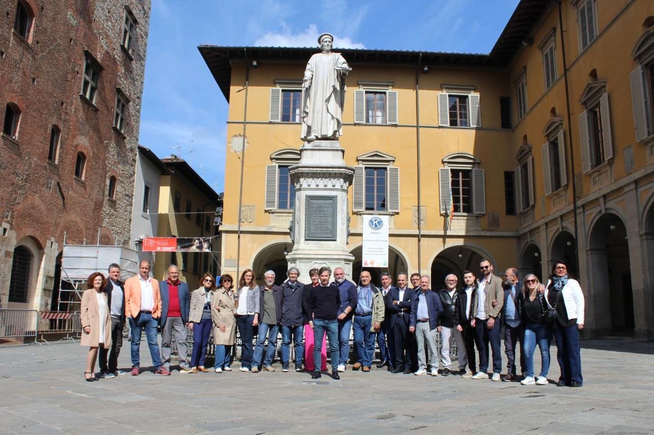 
	I candidati di "Prato merita" in piazza del Comune

