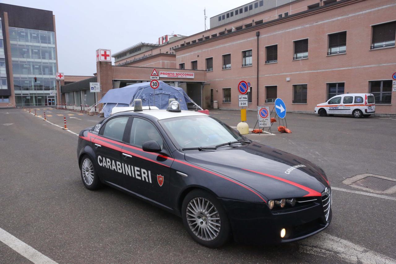 Non sopporta l’attesa al pronto soccorso e aggredisce il medico