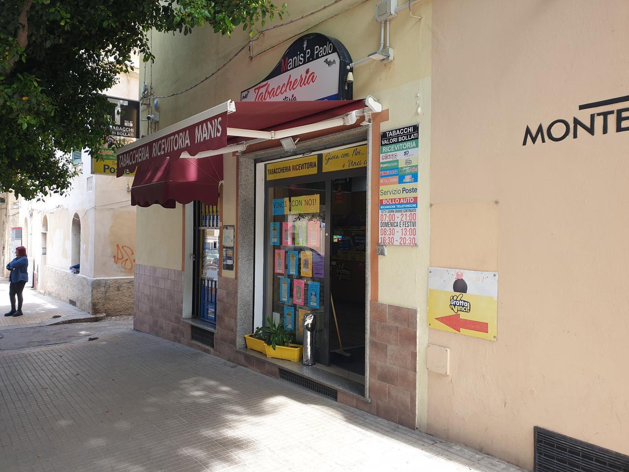 
	La tabaccheria di corso Trinit&agrave;<em> (foto Ivan Nuvoli)</em>

