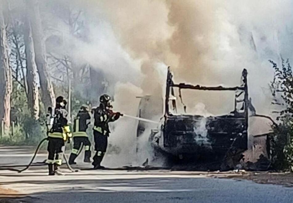 Vada, paura in via di Pietrabianca: roulotte distrutta dalle fiamme<br>
