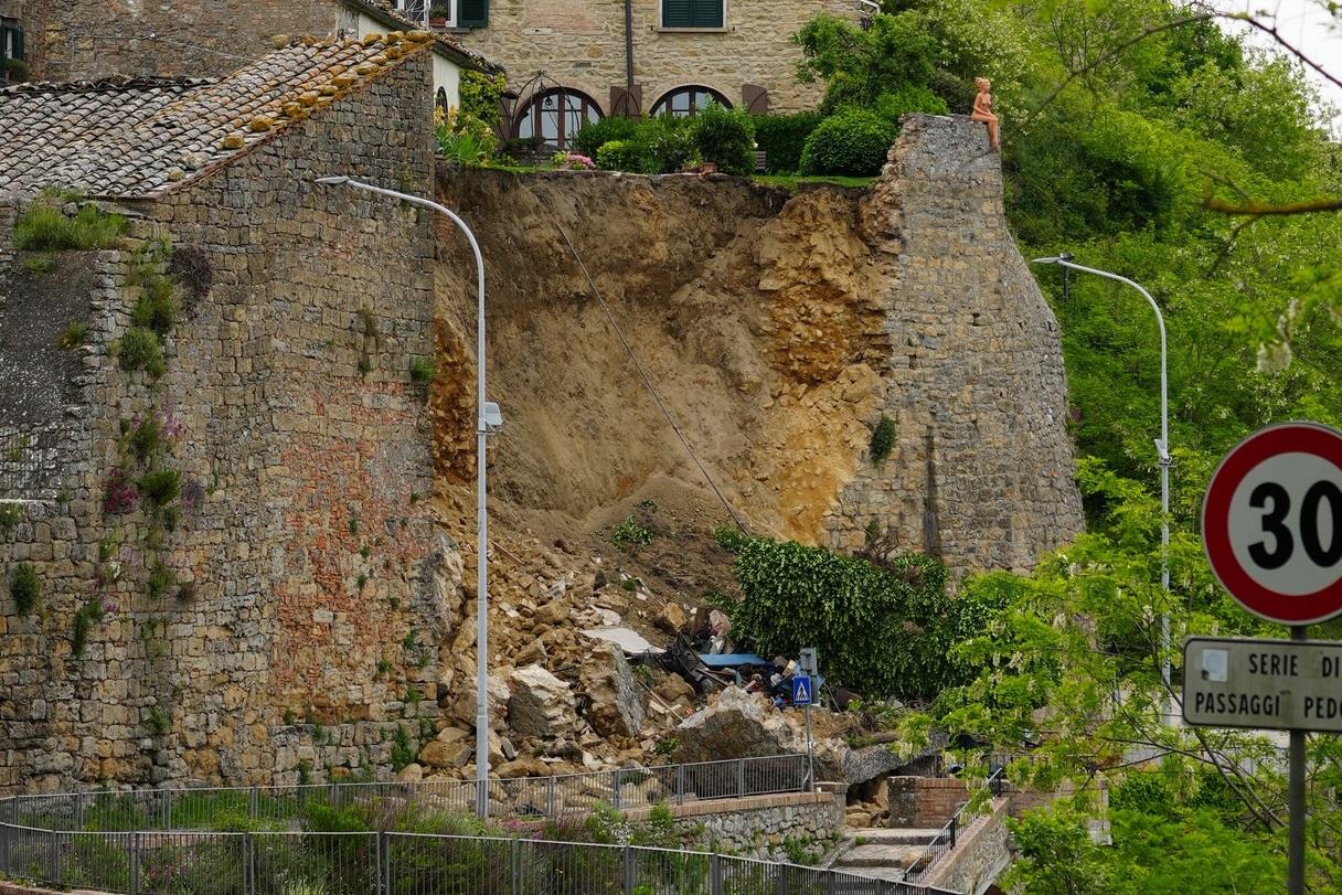 
	Il tratto delle mura crollato

