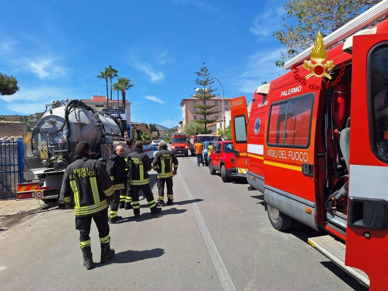 Cinque operai morti intossicati mentre lavoravano nelle fognature nel Palermitano: «Erano senza le maschere»