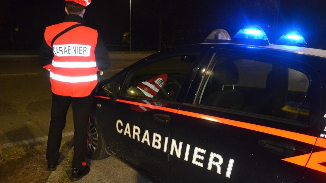 Maxi rissa a Castelfranco con sassi, bottiglie e catene: due arrestati, in cinque scappano