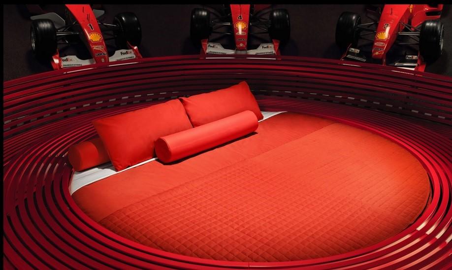 Dormire nel museo Ferrari circondati dalla storia del Cavallino Rampante: l’esperienza di Airbnb