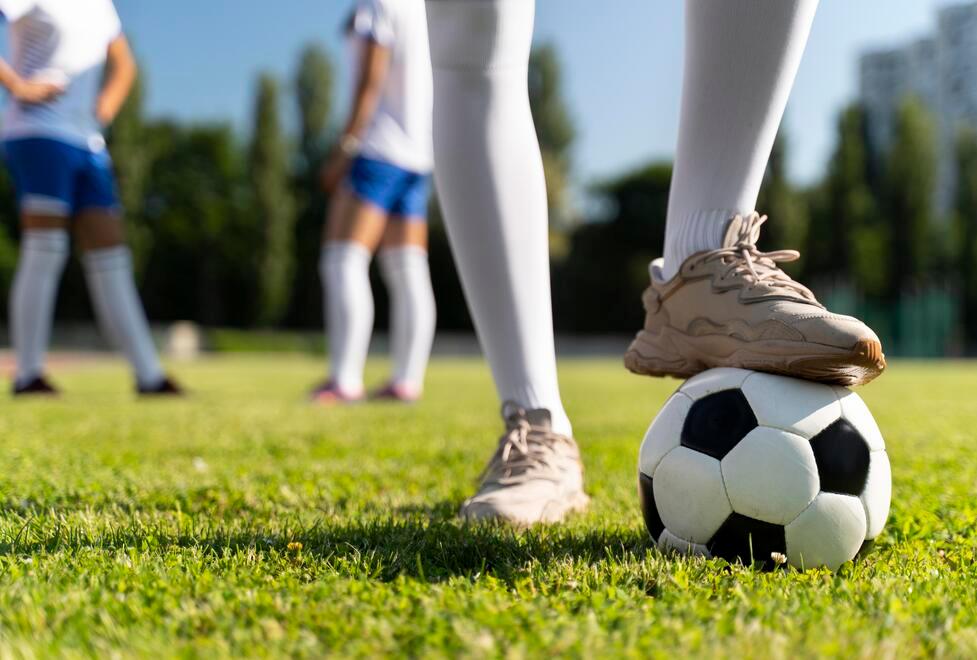 Calcio giovanile, la denuncia: «Mio figlio picchiato a fine gara». Al campo arrivano i carabinieri