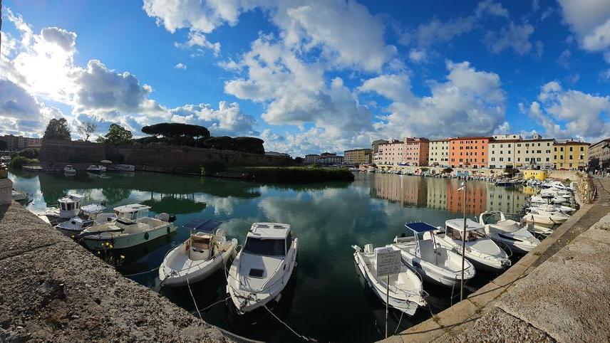 Livorno e i riflessi del Pontino: buon martedì da Valentina Caruso