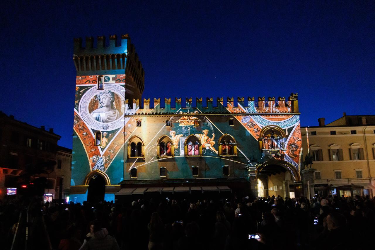 Ferrara, la città delle luci: «Mappe e musica su tutti i monumenti»