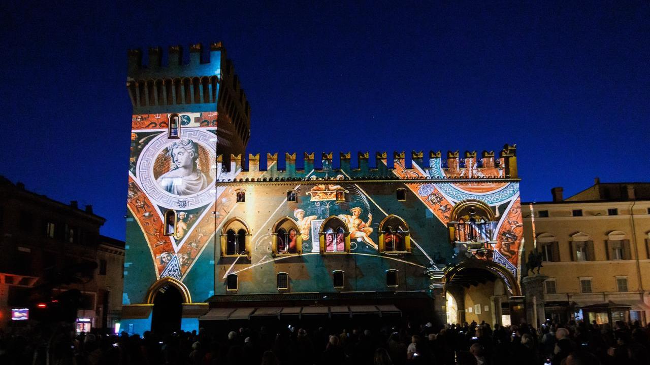 Ferrara, la città delle luci: «Mappe e musica su tutti i monumenti»