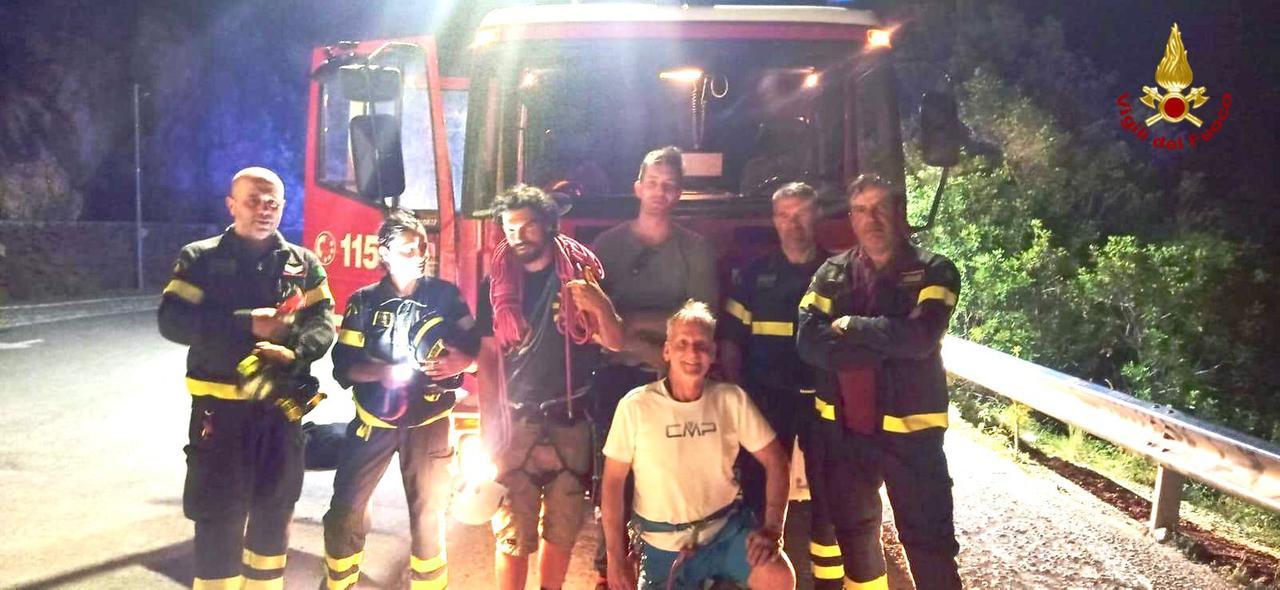 Dorgali, si perdono a Cala Fuili: li trovano i vigili del fuoco