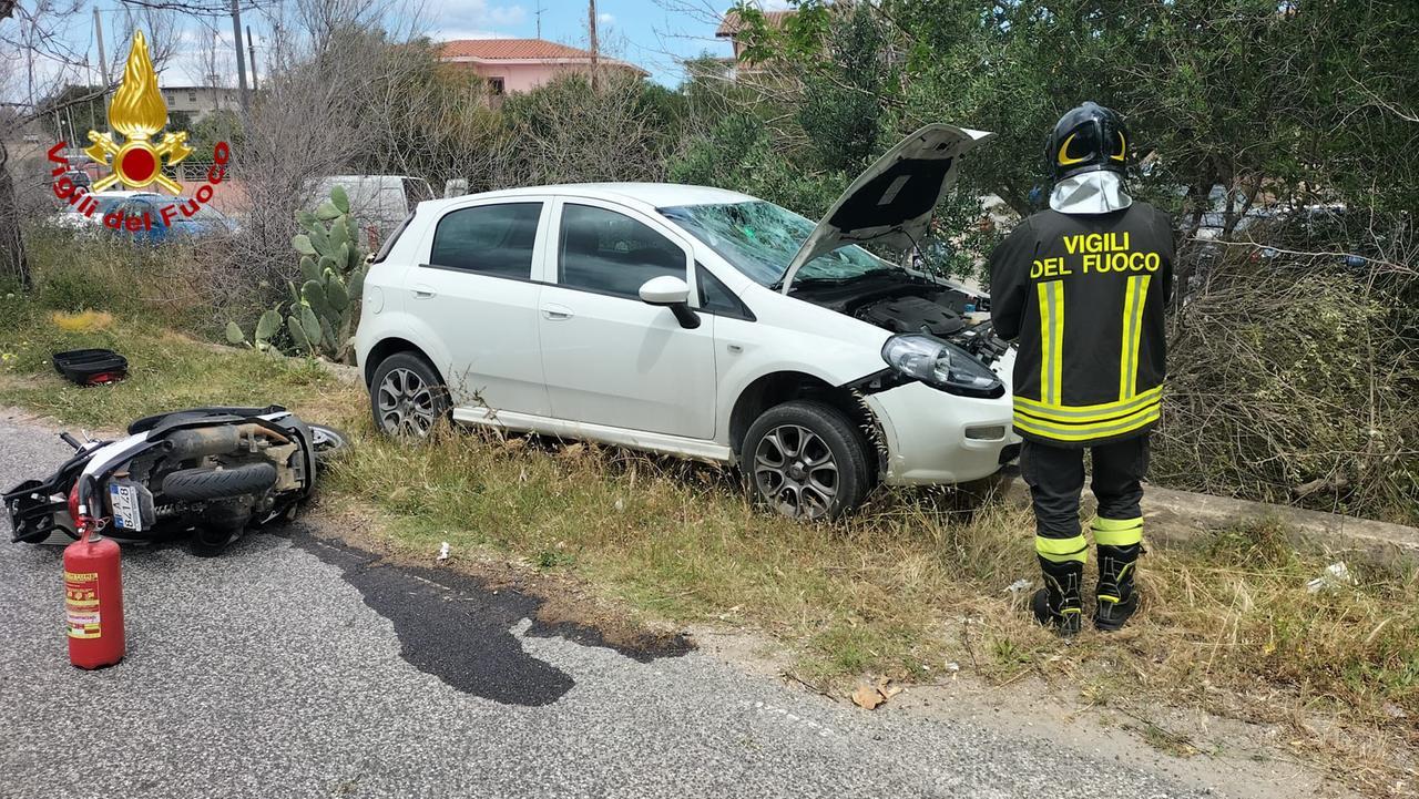 Siniscola, auto contro moto: due feriti