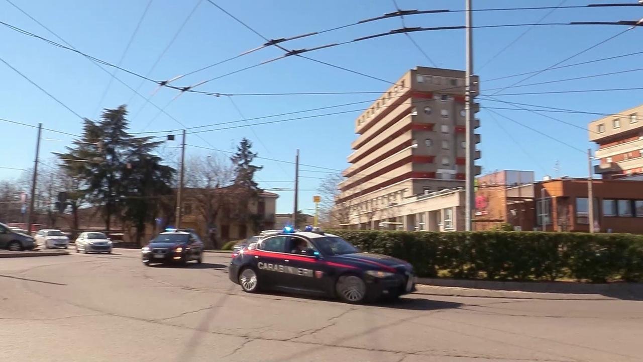 Modena, tenta di rubare bici elettrica: preso da due carabinieri che escono dalla palestra