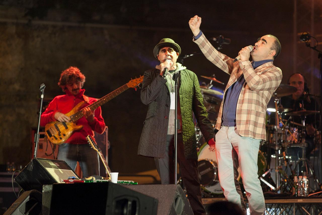 Rocce Rosse blues, spostati a Cagliari i concerti di Elio e le Storie Tese e degli Inti Illimani