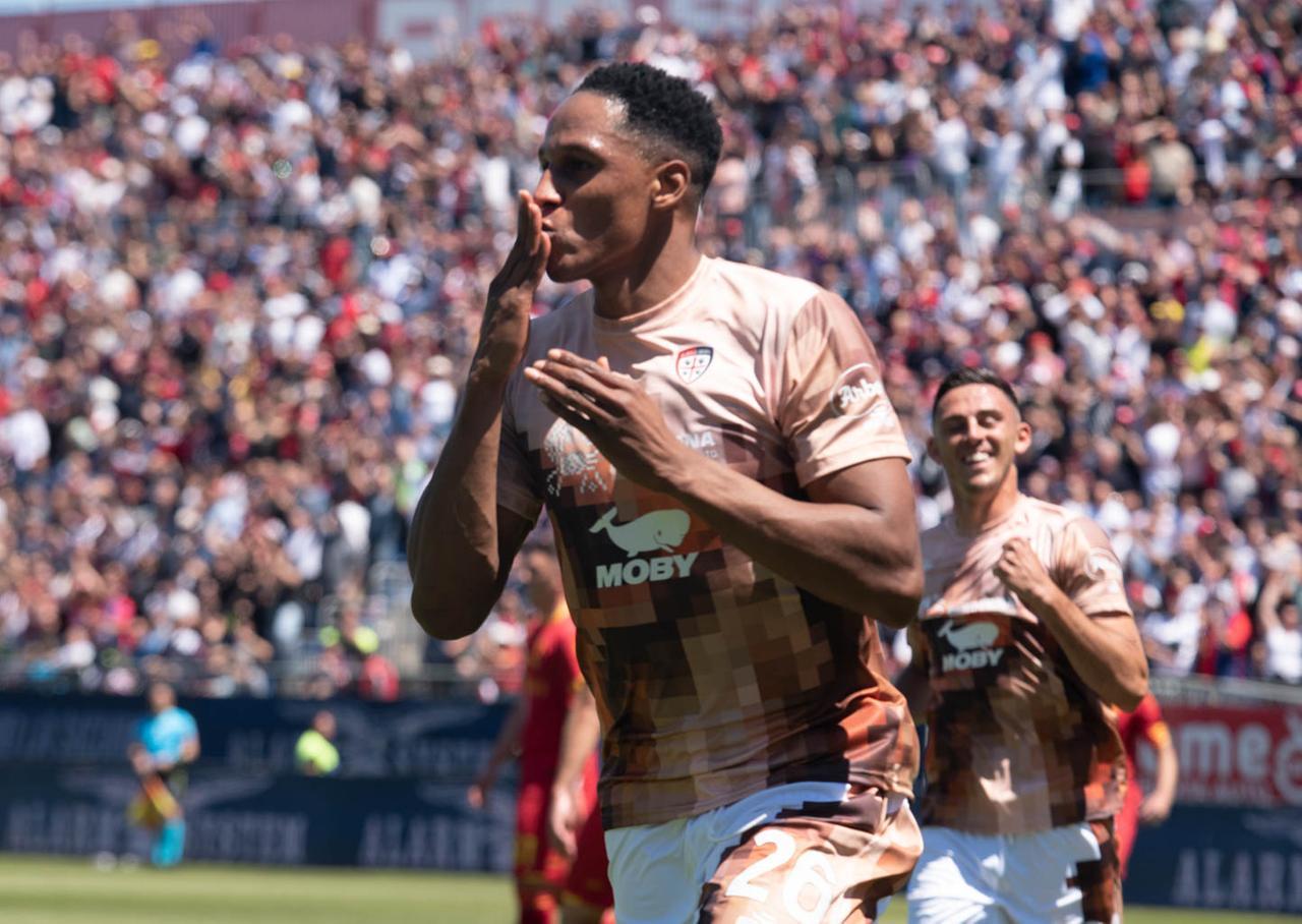 Yerri Mina difensore del Cagliari calcio