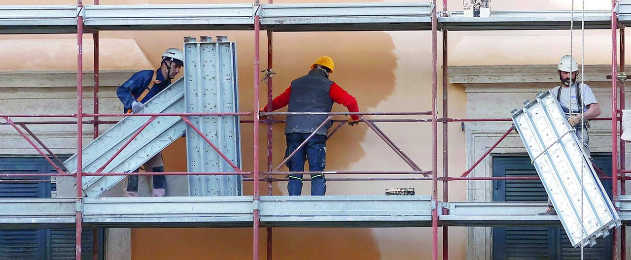 Stretta sul lavoro nero in edilizia, sanzioni anche per i committenti privati