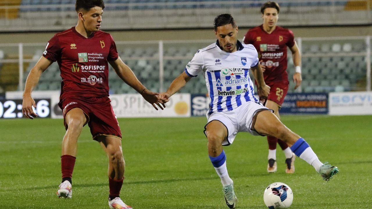 Pontedera fuori dai playoff a testa altissima: finisce 2-2 a Pescara