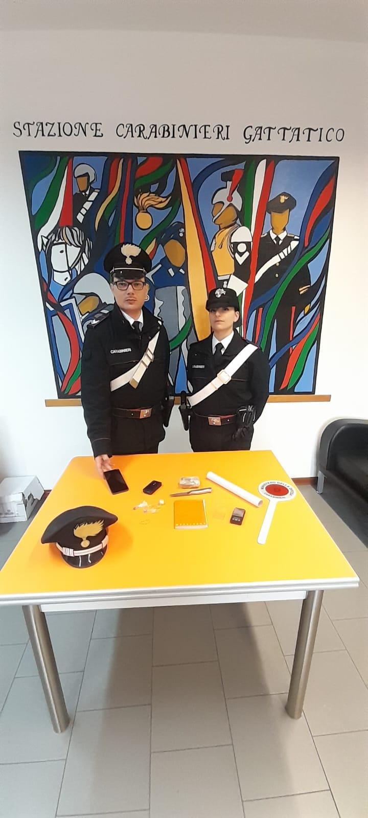 Trovato con la droga sull’auto e in casa, arrestato 23enne