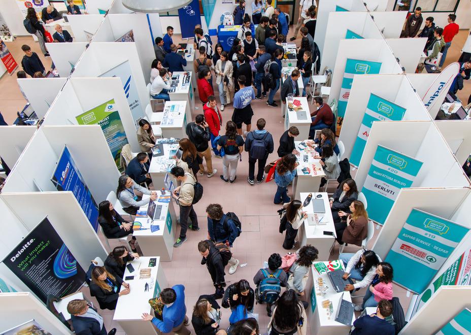 Career day, 800 giovani a Ferrara: «Viaggi o smartworking»