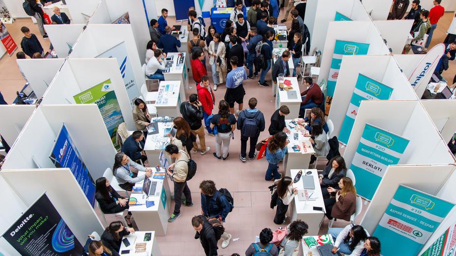 Career day, 800 giovani a Ferrara: «Viaggi o smartworking»
