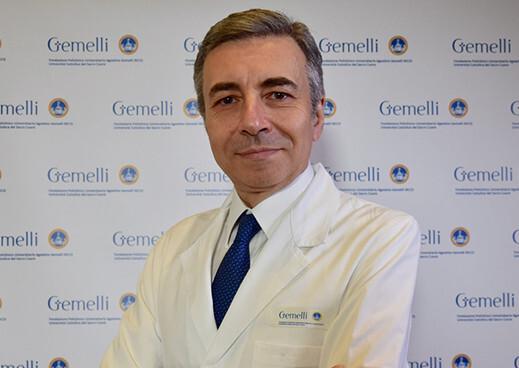 Il primario modenese del policlinico Gemelli di Roma accusato di abusi da una paziente: «No al processo, pagherò»