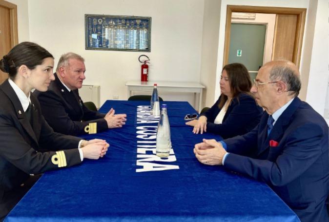 
	Da sinistra&nbsp;il tenente Giulia Burchielli, il comandante della CP Cagliari Giovanni Stella, la sindaca di Buggerru Laura Cappelli e il sindaco Portoscuso Ignazio Atzori

