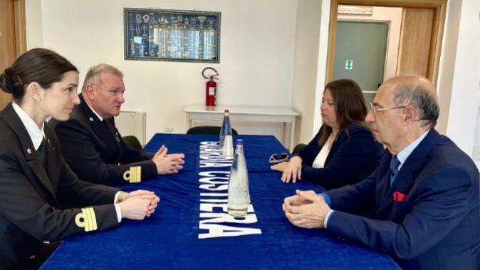 Da sinistra il tenente Giulia Burchielli, il comandante della CP Cagliari Giovanni Stella, la sindaca di Buggerru Laura Cappelli e il sindaco Portoscuso Ignazio Atzori