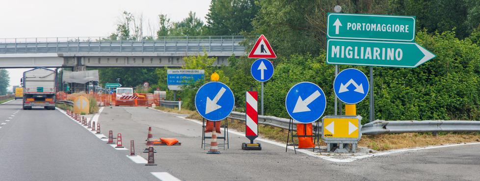 Superstrada, l’estate è a rischio: due uscite chiuse e una sola corsia