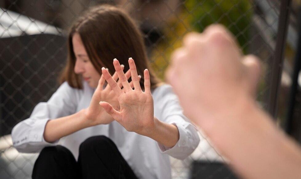 Picchiata dalle compagne a scuola durante la ricreazione, a Grosseto una 16enne finisce in ospedale