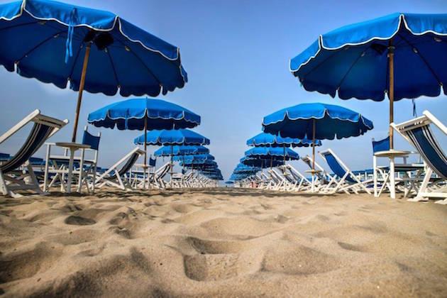 Balneari in Toscana, quanto guadagnano? La metà di loro dichiara il falso: i numeri