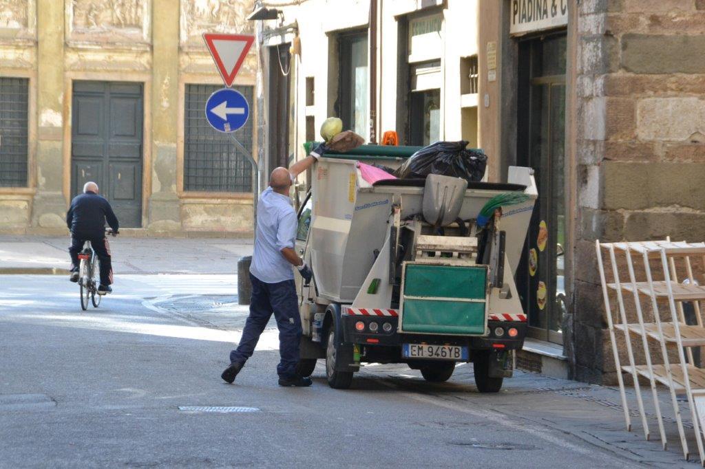Rifiuti, quanto pagheremo. Rincari per famiglie e imprese<br>
