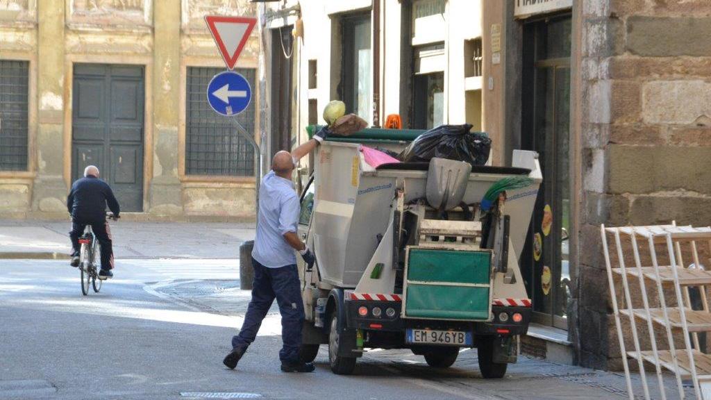 Rifiuti, quanto pagheremo. Rincari per famiglie e imprese<br>