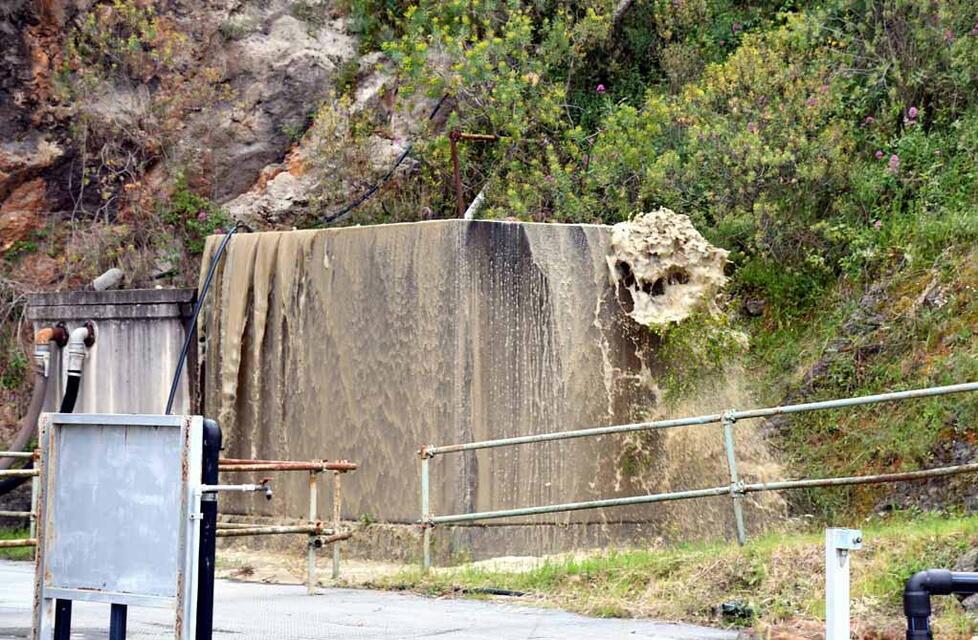 Il liquame fuoriuscito da cava Fornace dopo il crollo di un argine interno alla discarica