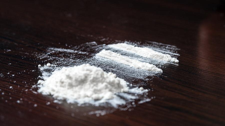 Firenze, lascia la cocaina sul tavolo e il figlio di 2 anni la ingerisce: condannato