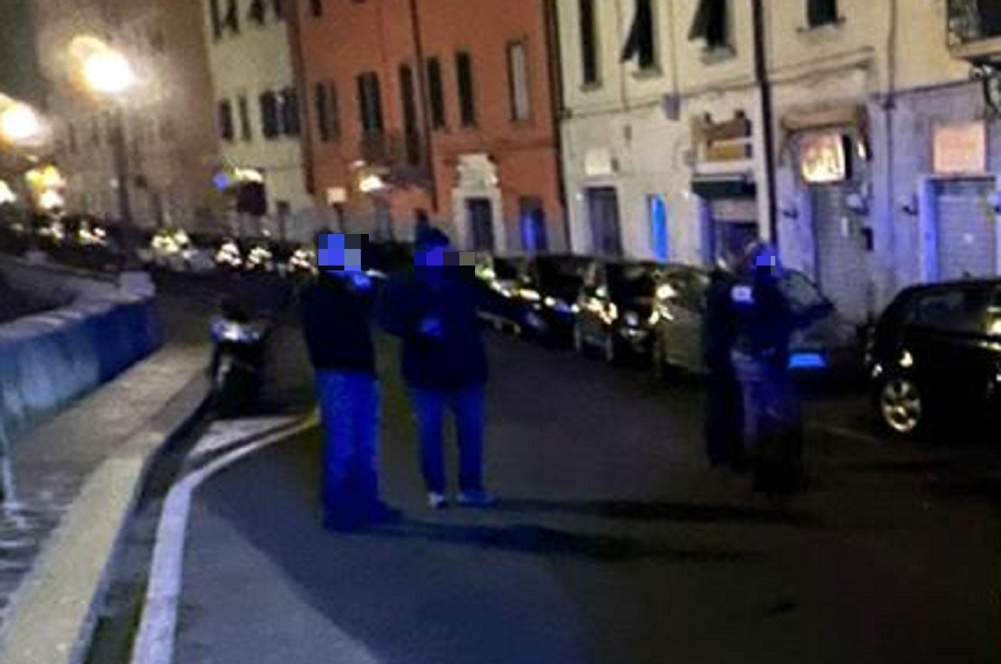 Poliziotti sugli scali delle Cantine