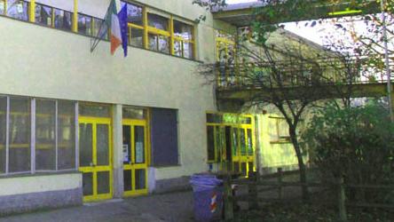 Modena, mangiano pomodorini a scuola: trenta bambini accusano malori<br type="_moz" />