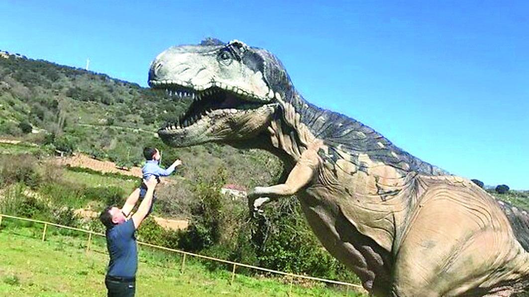 Giù le mani da T-Rex e brontosauri: «Grazie a loro si impara la storia»