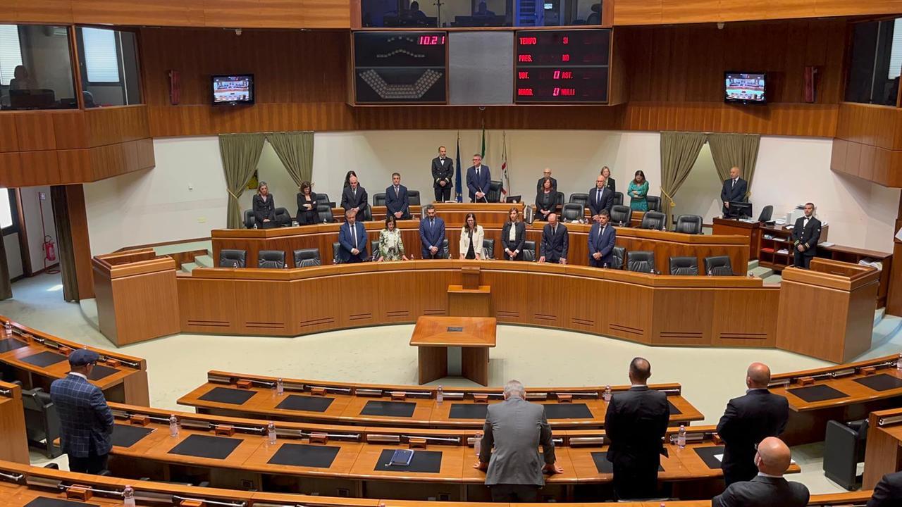 
	Un minuto di silenzio in consiglio regionale per ricordare Pietro Cabras<em> (foto Mario Rosas)</em>

