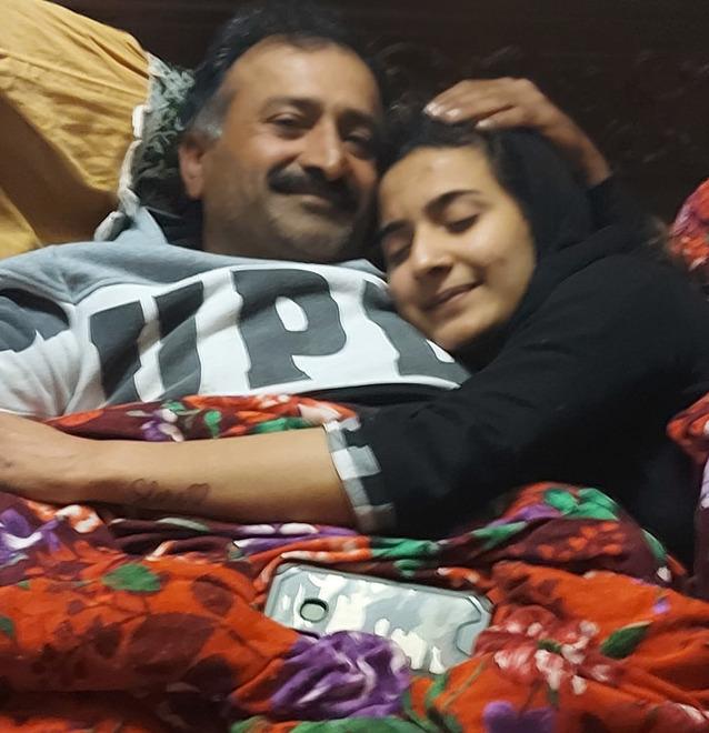 
	Shabbar Abbas con la figlia Saman

