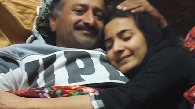 Shabbar Abbas con la figlia Saman