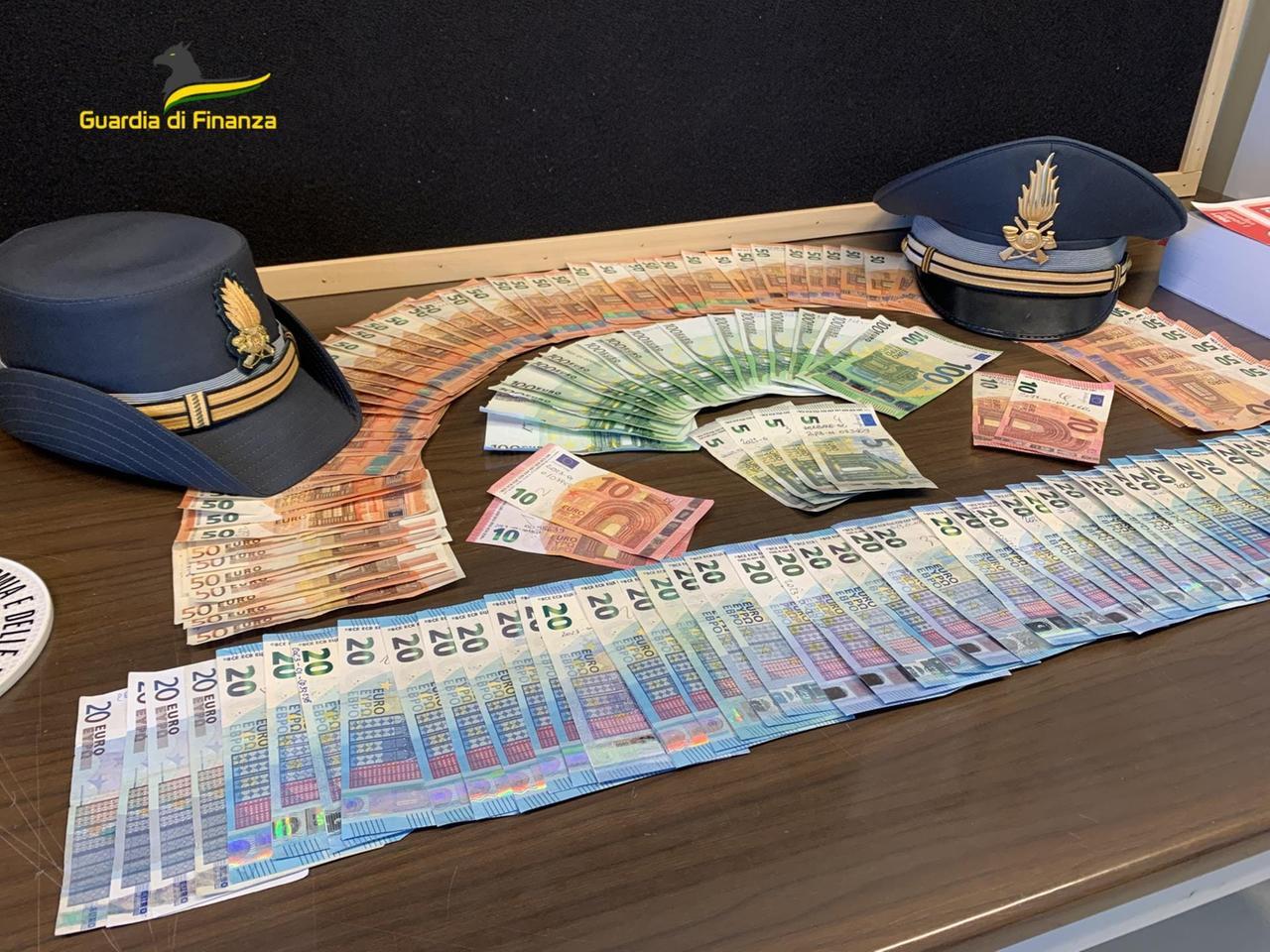 
	Alcune delle banconote false sequestrate dalla guardia di finanza (foto d'archivio)

