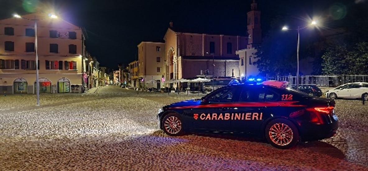 Cento, sfascia un’auto a colpi di spranga e calci: arrestato un 24enne