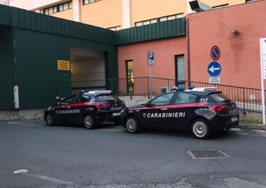 Due pattuglie dei carabinieri al pronto soccorso (foto d'archivio)