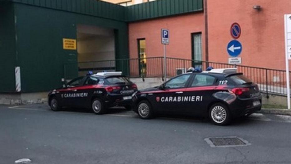 Due pattuglie dei carabinieri al pronto soccorso (foto d'archivio)