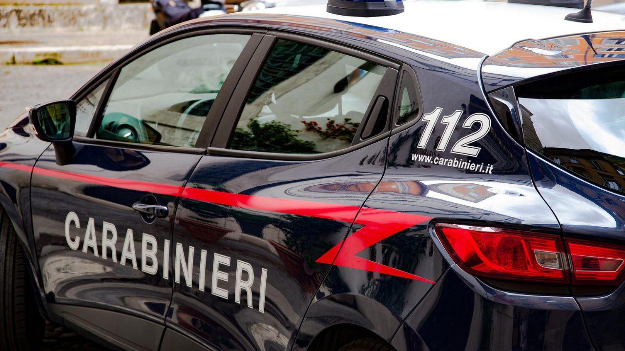 Lucca, botte e umiliazioni alla fidanzata: lei lo fa arrestare con un sms
