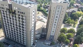 Modena, Costellazioni con gli ascensori rotti: «14 piani a piedi da 7 giorni»