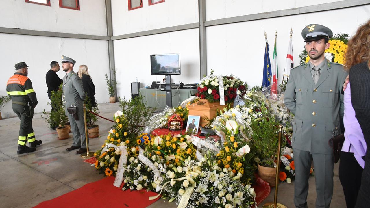 Un momento dei funerali di Pietro Cabras (fotofgp)