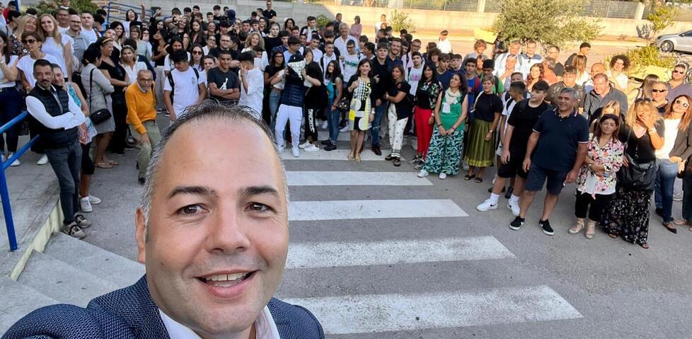 Olbia, permesso speciale del preside: «Stop alle lezioni, potete già lavorare» 